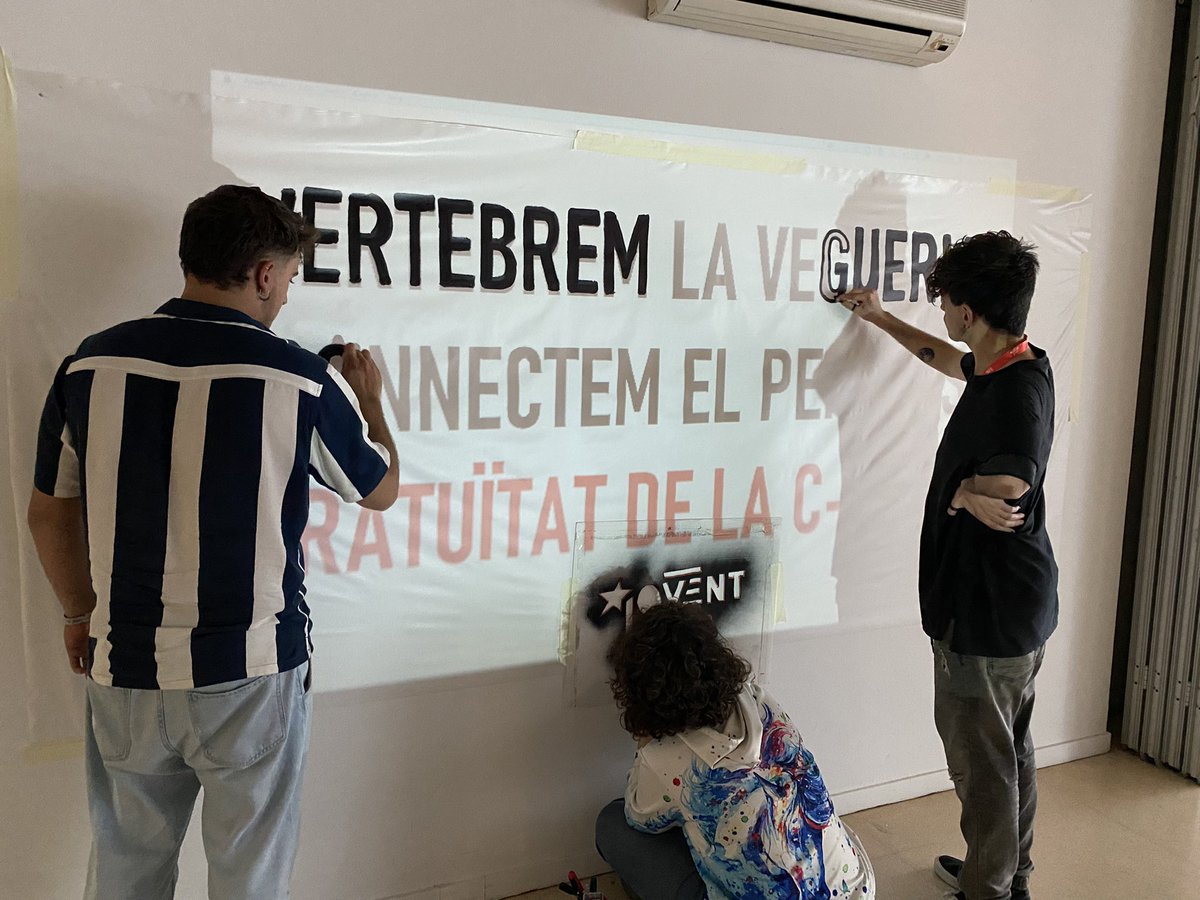 joventpenedes's tweet photo. 🔴 Aquest cap de setmana, a Vilanova i la Geltrú, ens trobem a la I Escola Regional de Formació Nativitat Yarza 

💥 Coneixem com funciona el discurs de la ultradreta, ens formem sobre el dret a l’habitatge i continuem treballant per la millora del #Penedès 💪 https://t.co/uMWTgpBfhl