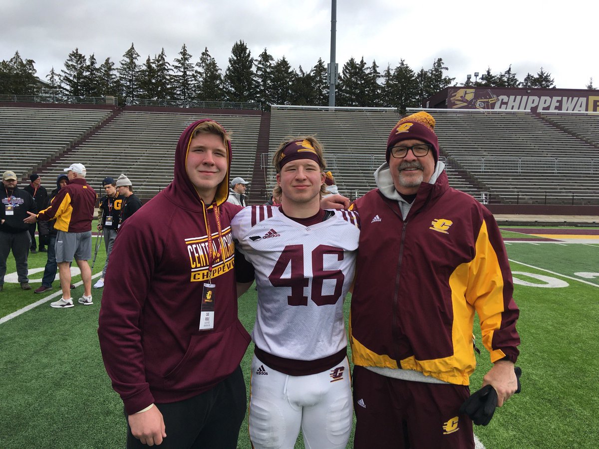 riddle_cade's tweet photo. Had a great time at Central today, got to see @Coach_MasonCMU @RobbAkey @CoachScott95 @ColeRiddle44 I’m very excited for their camps this summer, Fire Up! @11MadDogs @_coachpoe https://t.co/LjVhjJlxwl