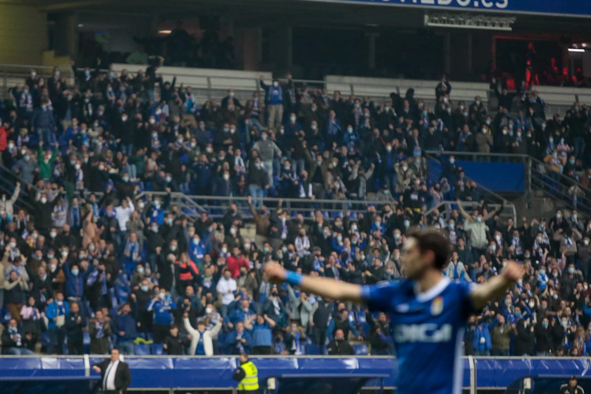 Todos juntos. ¡Buenas noches, oviedistas!