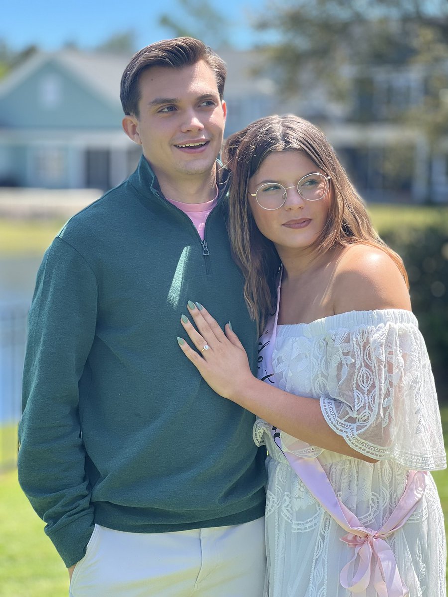 SocialWorkDiva's tweet photo. She said yes! Let the wedding planning begin💕 https://t.co/tNzCFutcav