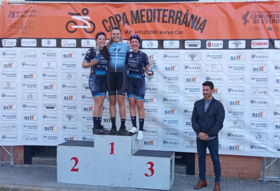 🟦 Doble podio para las juveniles en Gandía. Tanto Violeta Hernández (2ª), como Claudia Pérez (3ª) como Paula Valverde (4ª) acabaron en el primer grupo.