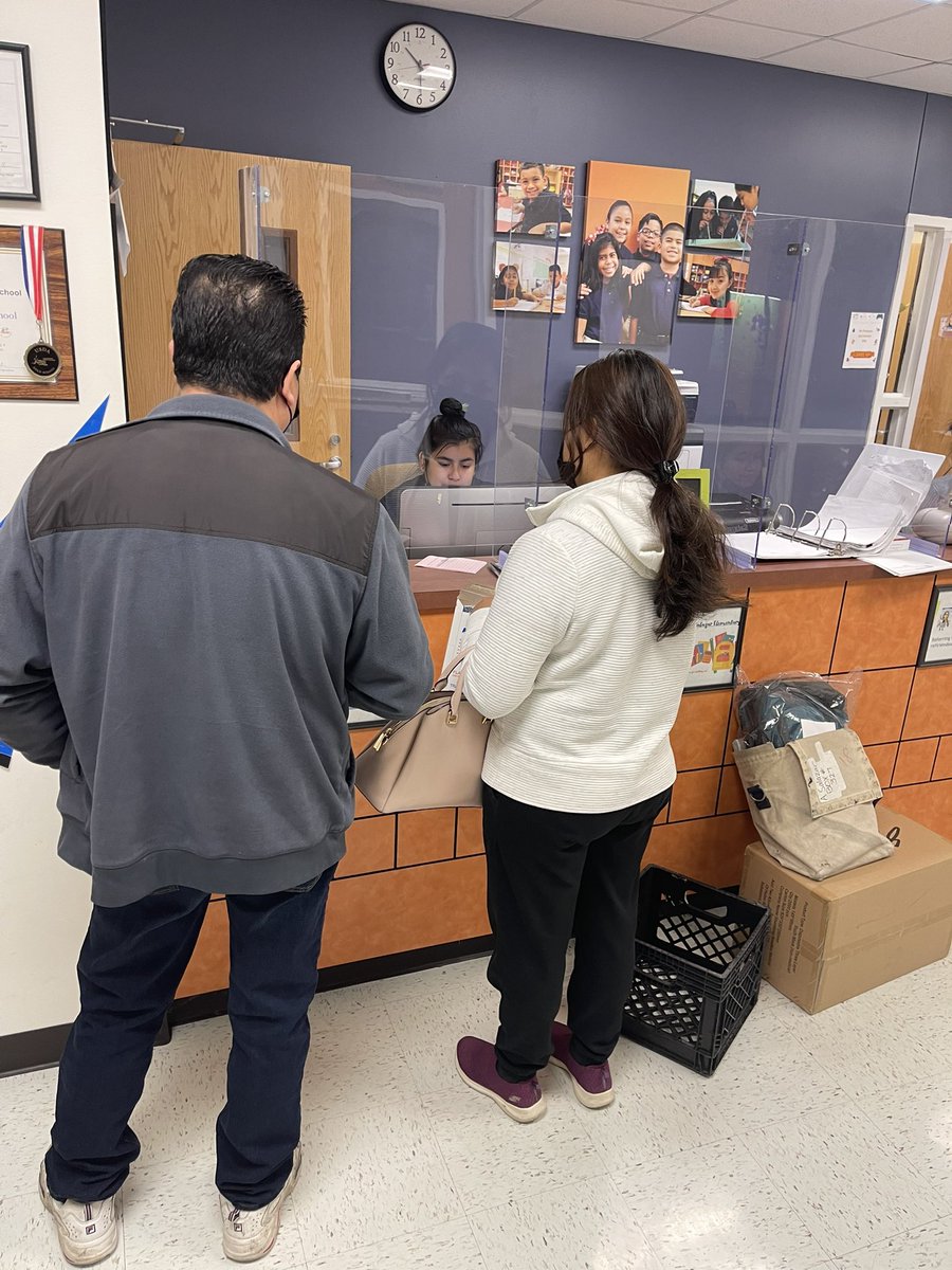 AlfanoY's tweet photo. Salazar PK Registration Team is the best! We are excited to welcome our new Eagles! Twitter #essentialeagles #swmakeyourmark @MolinaSunset #DallasISDisReady @transformDISD @dallasschools @dallasisdparent @salazareagles #disdproud #salazareagles @teamdallasisd @PersonalizeDISD https://t.co/AB7qNNZp6C