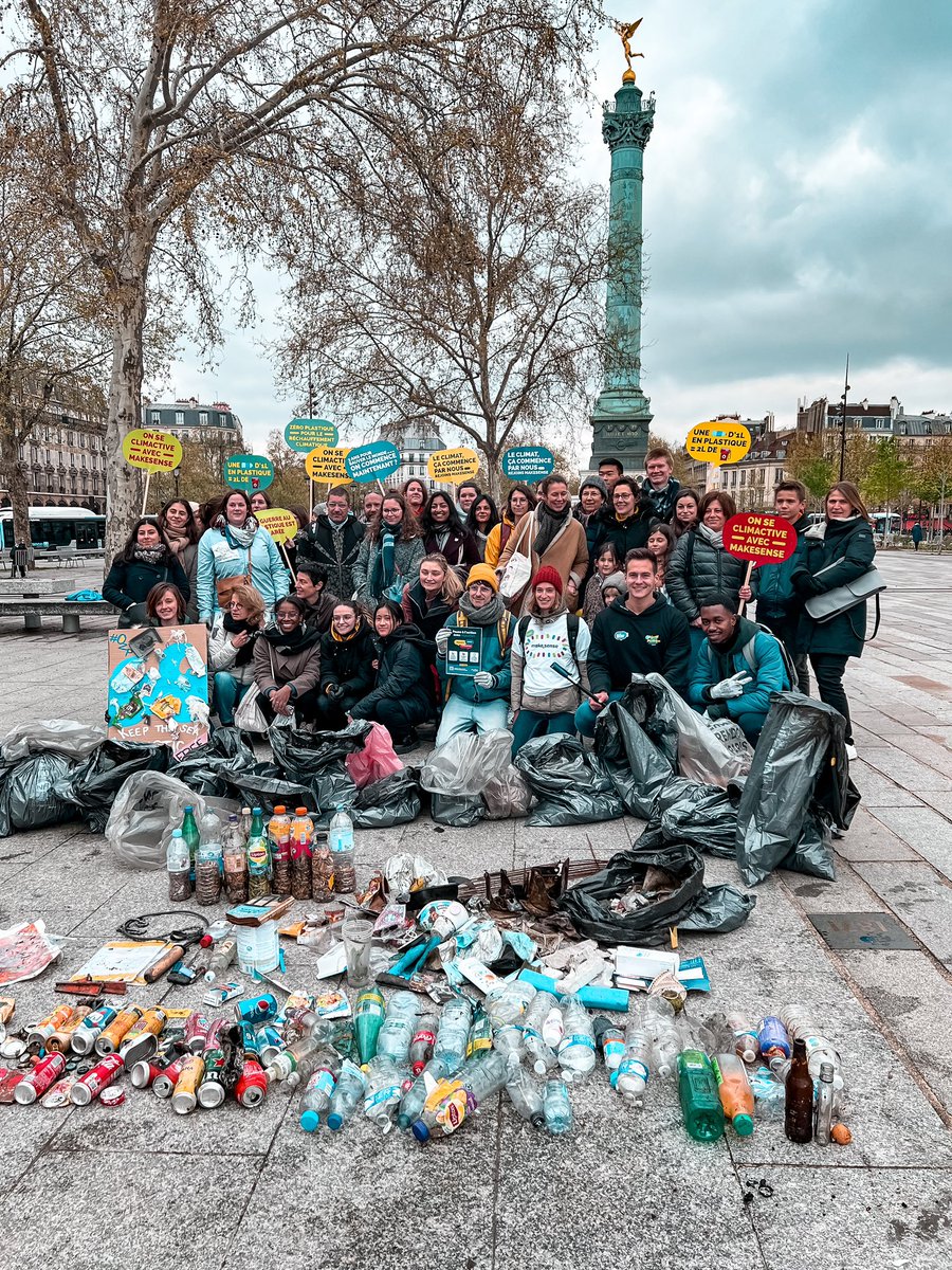 ZeroPlastique's tweet photo. Ce matin nous organisions une cleanwalk et des échanges autour de la pollution plastique et l’impact du plastique sur le climat avec #Makesense et Le Parisien. Une belle mobilisation à Bastille et toujours du plastique un peu partout malgré une zone relativement propre ! https://t.co/zNsGfICZKX