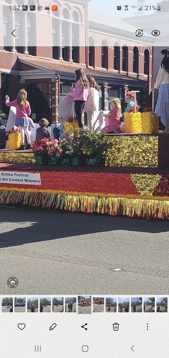 I was so proud to aee Carmen Politis representing Bellamy in the Azaelea Festival parade this morning with her award winning artwork! <a href="/TweetsBellamy/">BellamyTweets</a> <a href="/chawkfan91/">JB Kilpatrick</a> <a href="/MrsRossersClass/">Jennifer Rosser</a> <a href="/kemmie_bayliss/">Kemmie Bayliss</a> <a href="/NhcsArts/">NHCSArts</a>