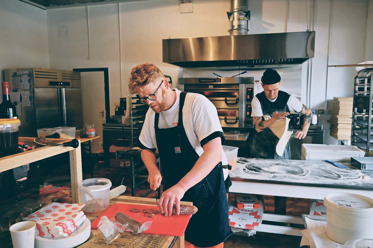 plugincarguy's tweet photo. My brother-in-law Peter from #Belfast's #Flout! #pizza & guest chef Tom from Vincenzo's Pizza Watford knocking it out of the park tonight
#pizza #food https://t.co/Zf7M2zYRu1