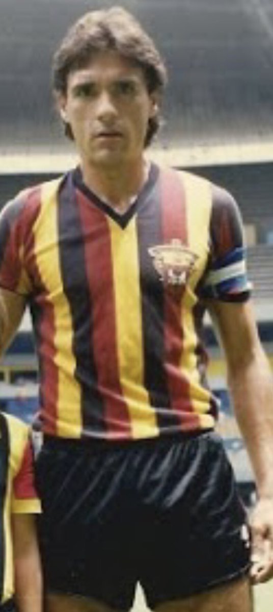 martinolimx's tweet image. Camisetas de clubes de los que no soy seguidor pero que siempre me han gustado. Y ustedes… (ojo que no sean de sus equipos).