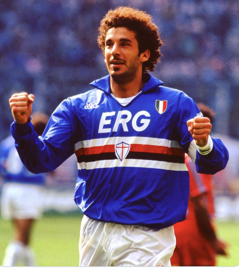 martinolimx's tweet image. Camisetas de clubes de los que no soy seguidor pero que siempre me han gustado. Y ustedes… (ojo que no sean de sus equipos).