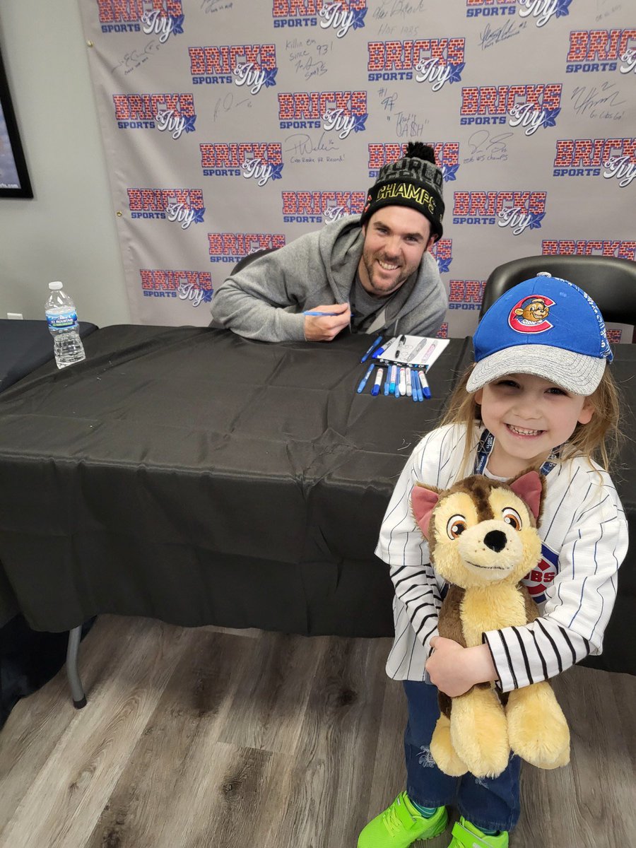 Racheleli11's tweet photo. @superSZCZ4 Someone had a great time meeting you today! @Cubs @ClarktheCub https://t.co/KUSTNYhFSo
