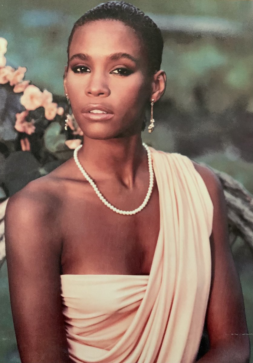 lurkerontwotter's tweet photo. listening to this record today and getting PUMPED #whitneyhoustonforever https://t.co/B2UEifgKix