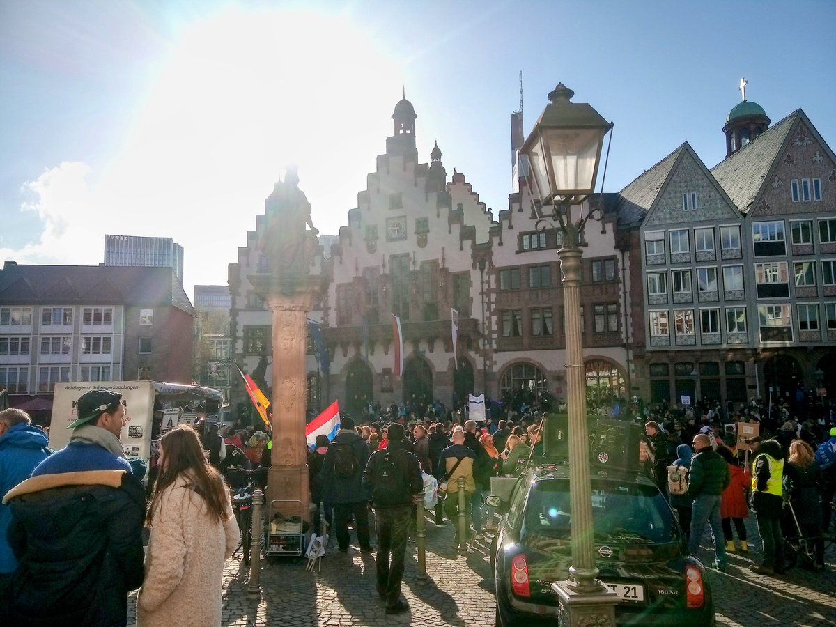 ap_tweety's tweet photo. "Einigkeit, Recht & Freiheit", Frankfurt am Main-Römerberg, 09.04.22, #ffm0904 https://t.co/imM1rsXXLq