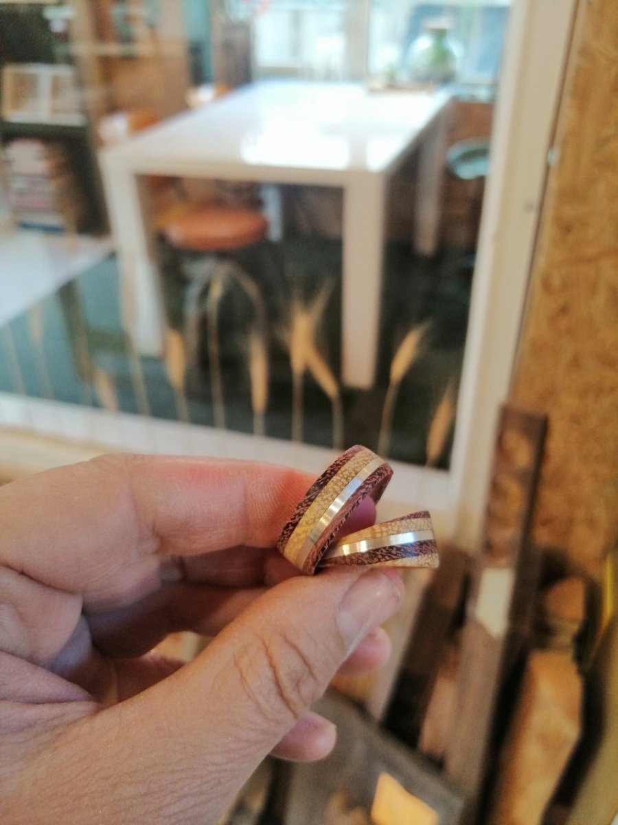 TimberRing's tweet photo. https://t.co/bAhO6F8rYp
#timberring #trouwringen van #hout en #zilver #nunoglakken https://t.co/5Mg7jZfWqo