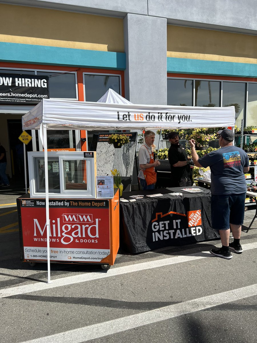 ruthy_mckenna's tweet photo. Driving services on this hot Saturday 🔥🥵 we got water ready to go for our customers as well 😊 Let’s go D67 @Legaspi683 @NoemiCeja4 @Randy_1083 @MikeGomezHD1083 @VelaSulema @LindaDelgadoDSM https://t.co/39LFVNFerE
