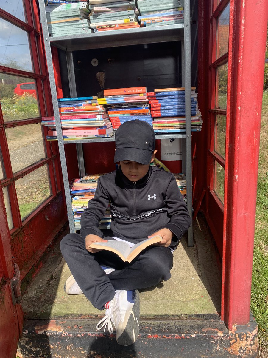 LisaTur70942724's tweet photo. Lucian found an old phone box full of books today at his Aunty’s house in Norfolk 📖📚@LiteracyPrimary @Plant_Hughes @PlantDundon https://t.co/EPjrfPEkmU