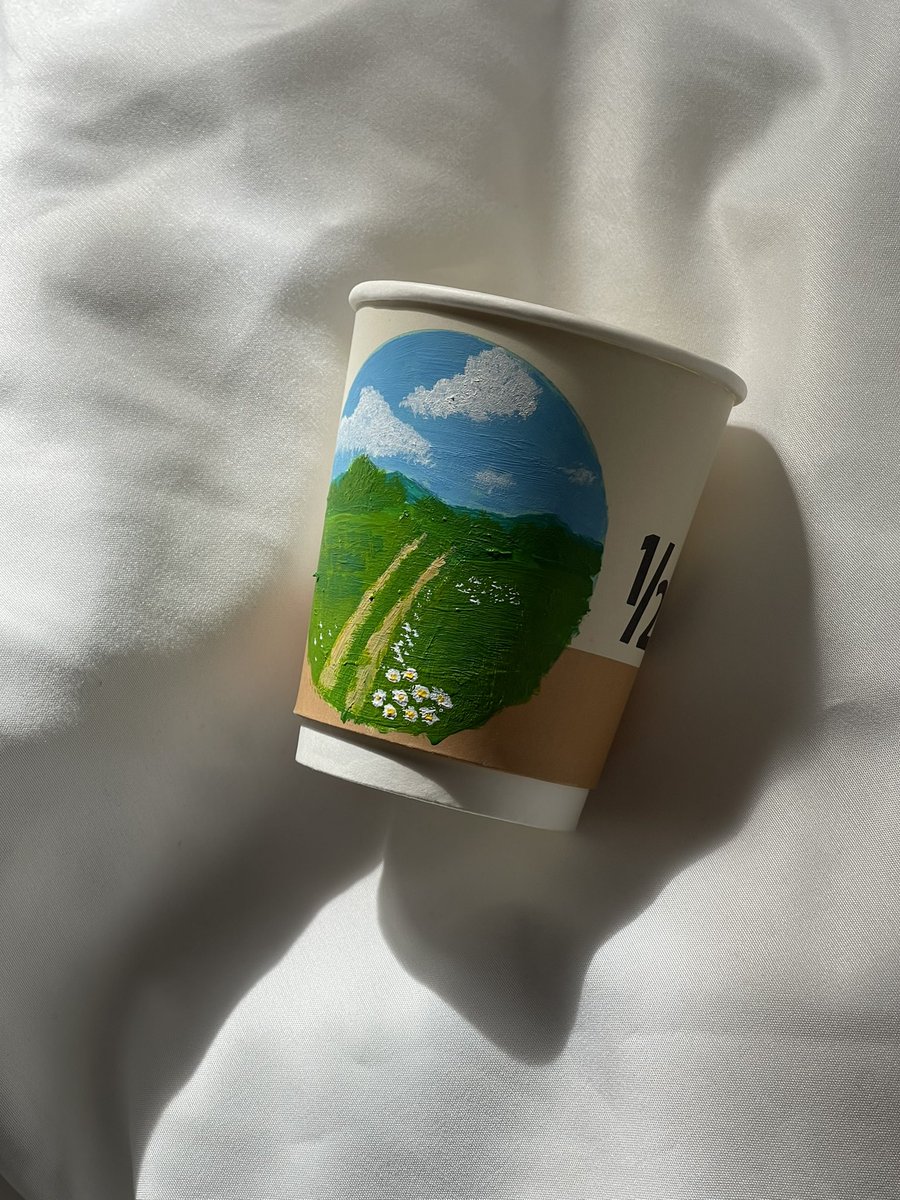 _saa5's tweet photo. يبدو إني حبيت الرسم على الأكواب 🤸🏻‍♀️🌿 https://t.co/nkK0wnTbz1