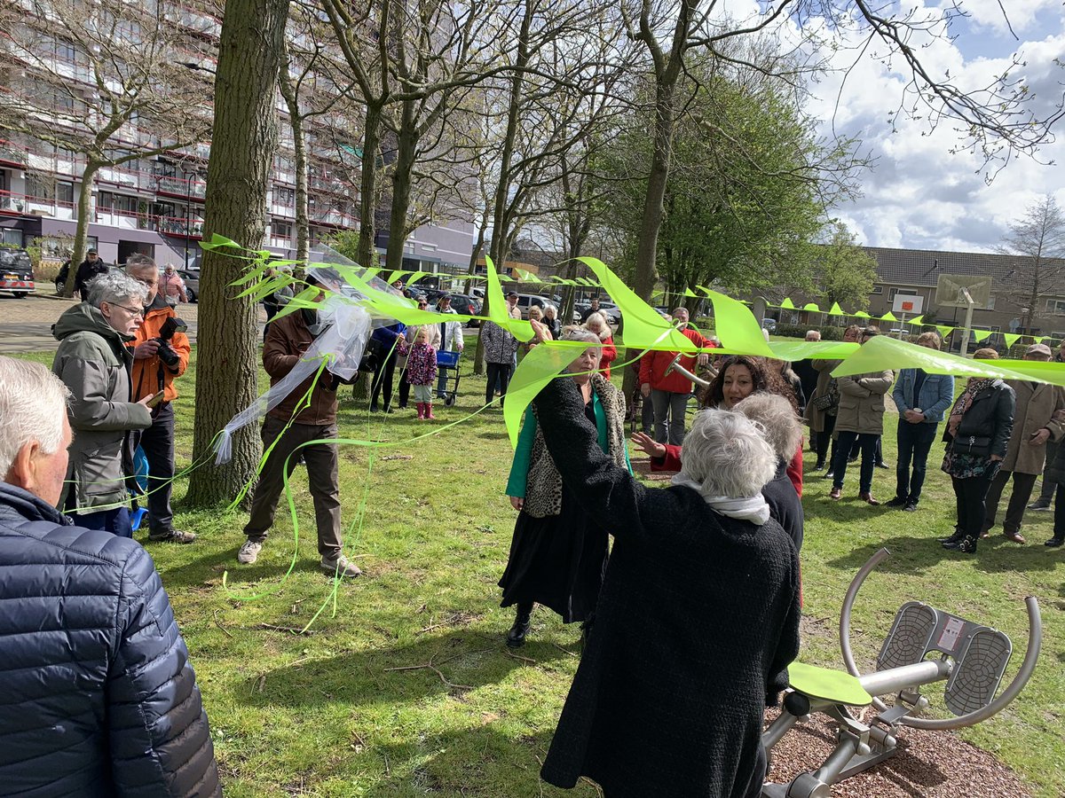 RobvandenBroeke's tweet photo. Ontmoetingsruimte Titus Brandsma geopend samen@met gemeente #Rijswijk @RijswijkWonen en enthousiaste bewoners. Tevens fitness veld ingewijd #BouwenAanBeterWonen https://t.co/673UbHhyS8