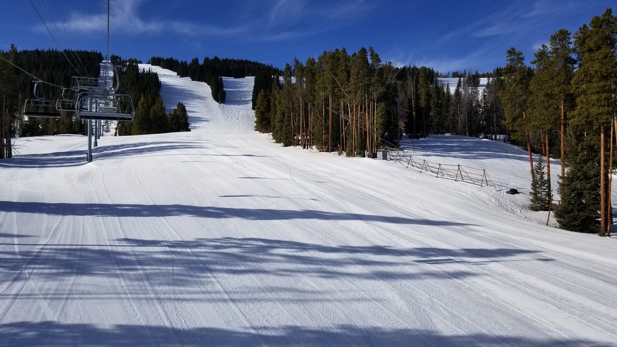 ErikHouseofhuge's tweet photo. Beautiful day in the #Colorado high country. Riding the #bigmtn today #Vail #PlayingInMyBackyard https://t.co/BOv3jsV1sv