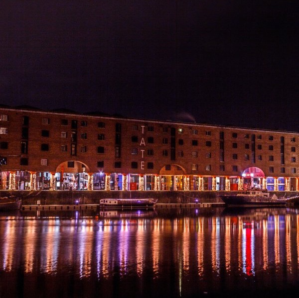 Saturday night in Liverpool. 😍

With services running late into the night it's easy, affordable and convenient to enjoy an evening out by bus. 🚌

Where's your favourite place to visit in the evening?

#BetterByBus