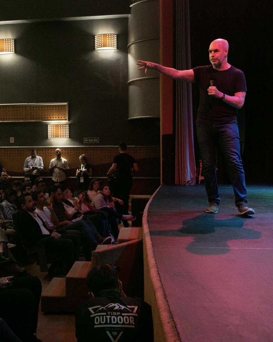 horaciorlarreta's tweet photo. Estuve en el Congreso Nacional que organizaron desde @lageneracionarg charlando con la juventud sobre todo el laburo que tenemos por delante en Argentina. La garra y el empuje que tienen es fundamental para todo lo que se viene. ¡Gracias por la invitación! https://t.co/XSy9z3KLOB
