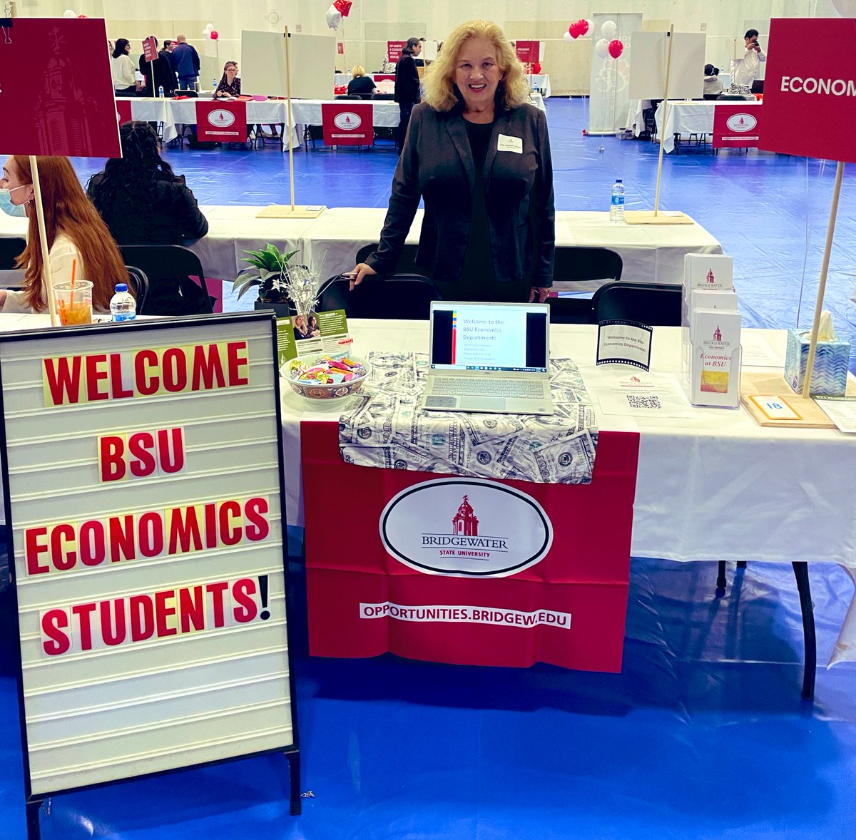 BSUECONOMICS's tweet photo. We’re excited to be at the @BridgeStateU Spring 2022 Admitted Student Day Celebration today! Come and see us at the @BSUECONOMICS table! #ThisisBSU #Economics @BSUAdmissions @BSU_Grad @MargaretABrooks https://t.co/b3njuko4VV