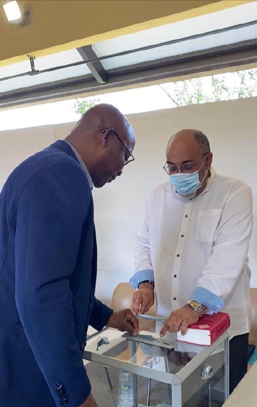 ultimora_pol's tweet photo. #Francia #Elezioni #Presidenziali
Gabriele #Serville, presidente della Guyana Francese, ha votato.
@ultimora_pol https://t.co/yMy3sBlY6C