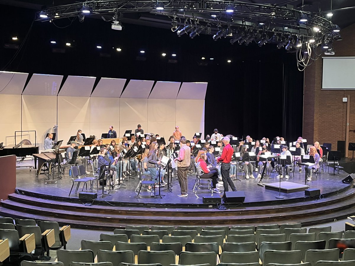 hutchbands's tweet photo. Stella Vaillancourt working hard on a Saturday representing HHS Bands at MBDA 9-10 State Honor Band. #dothework #workingontheweekends https://t.co/dyPWmwriPJ