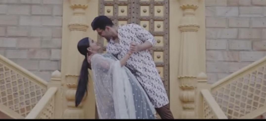 ApurbaS_'s tweet photo. 09/10/2021 ~ 09/04/2022
6 MONTHS OF JO TERA HOWEGA MV.
Time flies but memories remain.
A MV dedicated to the fans.
Thank You ❤
#KaranvirSharma
#DebattamaSaha
#VatsalChevli
#RushabhModi
#ShakeelAzmi
#JoTeraHowega https://t.co/6d0unIWlOf