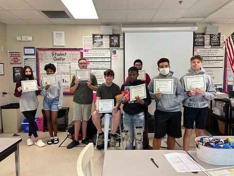 MarkhamWoodsMS's tweet photo. Congratulations to these amazing 8th graders who made gains on their recent diagnostic assessment! Hard work pays off and this week we celebrated! https://t.co/J66xbiqTJo