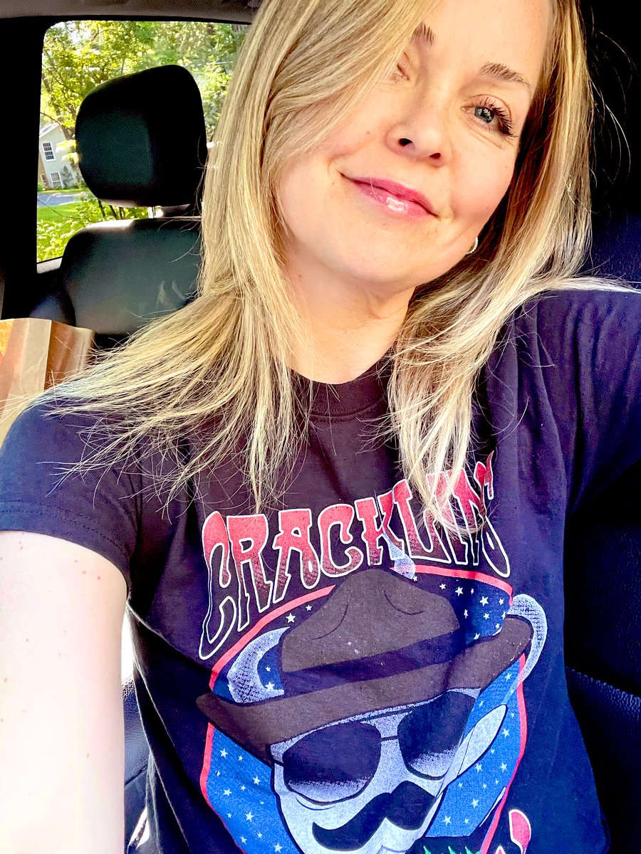 Happy Saturday! Turned my #supertroopers crew shirt into a crop top, because I’m super cool like that. 
#comedy #movies #ursula #croptop #cracklinbacon