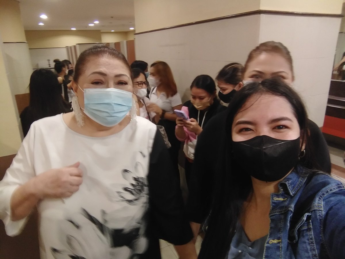 miajoydelmundo2's tweet photo. With lola babes
DONBELLE CONQUERS TRINOMA
#DonBelle
#HesIntoHerSeason2
#VirtualAssemblyDONBELLE https://t.co/UrPOV8qKuM