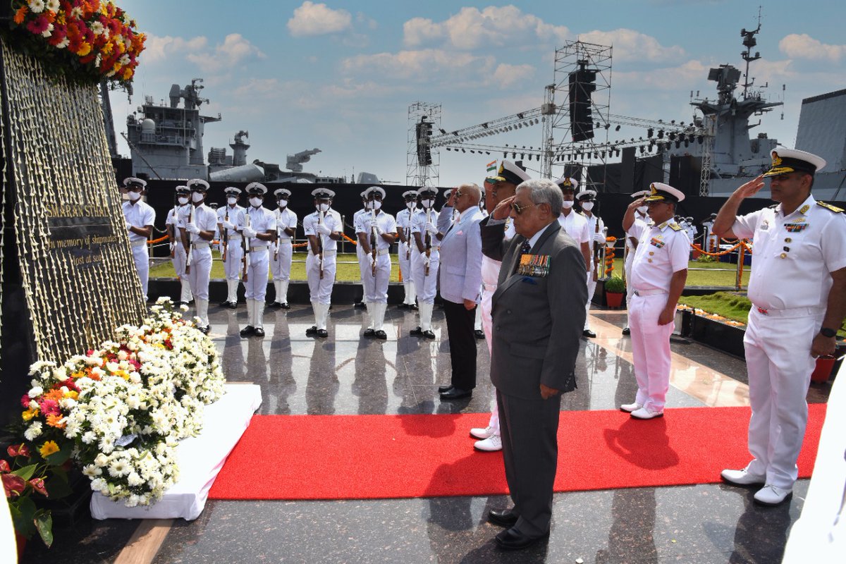 indiannavy's tweet photo. #Duty #Honour #Courage

#IndianNavy's Eastern Fleet, which was formed in 1971, commemorated its Golden Jubilee at #Visakhapatnam, with veterans, personnel &amp; families.

#SwarnimVijayVarsh
#AzadiKaAmritMahotsav 

https://t.co/cW3NRwlW4O 
@SpokespersonMoD @DefenceMinIndia @PRO_Vizag https://t.co/e3skONkpbw