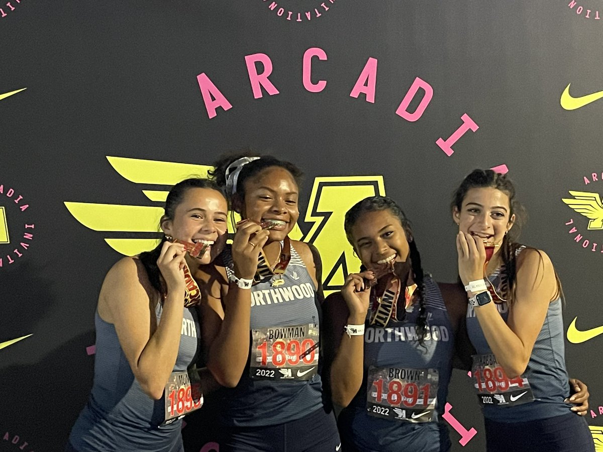 twolftrack's tweet photo. 🚨School Record!
Congrats to Kalea Brown, Alyssa Bowman, Julia Muñiz, Reina Kabbara for winning the ARCADIA SMR 4️⃣:1️⃣7️⃣.5️⃣6️⃣ https://t.co/8MTXy0BLii