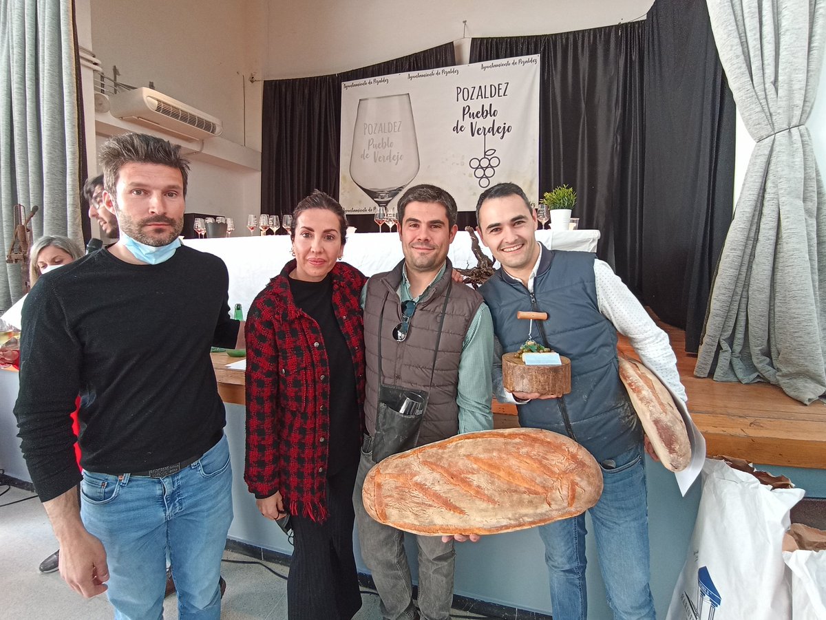 RutaVinoVerdejo's tweet photo. Exitosa participación lasecana en el III Certamen de Cosecheros organizado por el Ayto. de Pozaldez. Gonzalo Zambranos ha obtenido el premio por el mejor verdejo cosechero. Quique González también ha obtenido premio merced a un clarete de un equipo de Cubillas de Sta Marta https://t.co/bboyXTwB1P