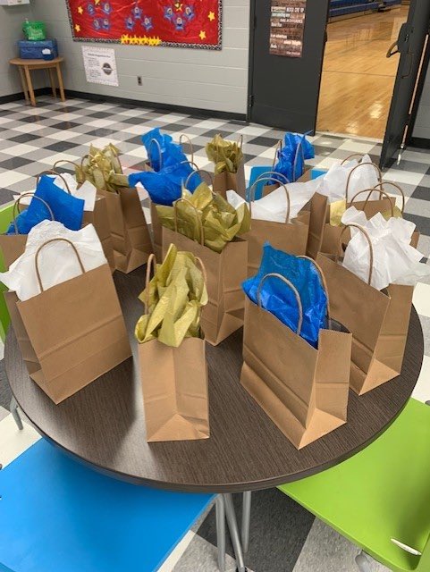 731Scholars's tweet photo. It’s National Paraprofessional Recognition  and Assistant Principal Week. We are so honored for each of you and thank you so much for making things happen @LincolnElem731 
@jlwells731 https://t.co/d2T0F7smdZ
