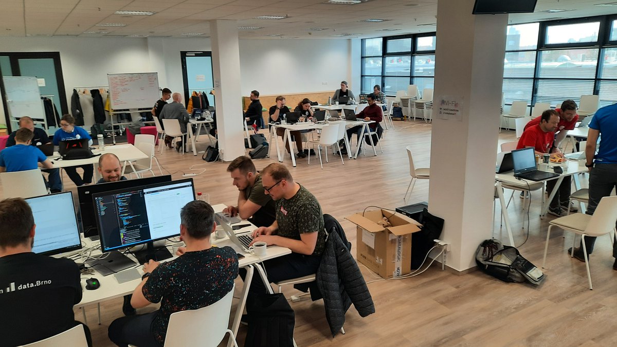 dataBrno's tweet photo. #HackujBrno
6 hodin za námi ⌛️
Pracovní morálka neuvadá💪
@czechitas &amp; @BrnoAI https://t.co/Q9kvxdYwU5