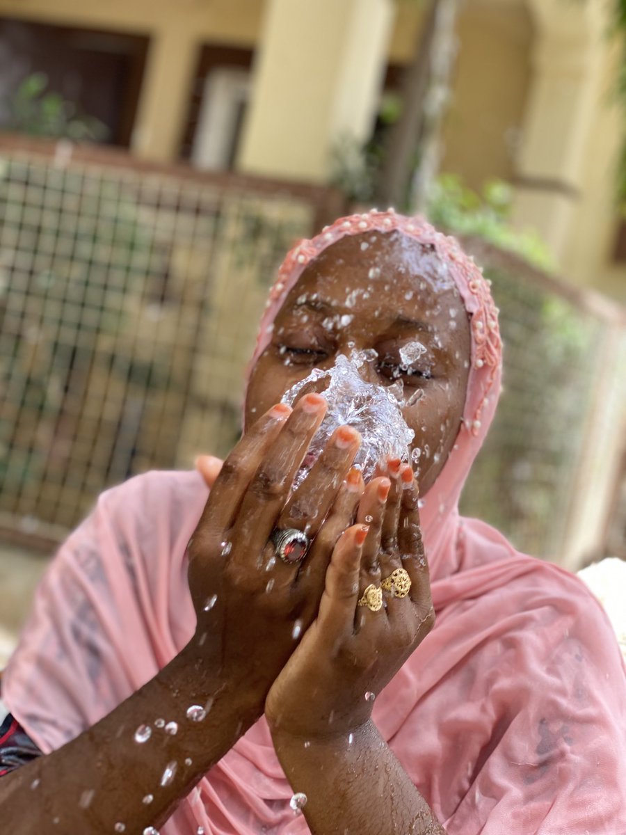 teemermachina's tweet photo. Slm 
Plz inda tambaya, garin yin pic inan ne na hadiyi ruwa(bada ganganba)to ya matsayin azumina?🤪😜 https://t.co/Cst8BhvIJi
