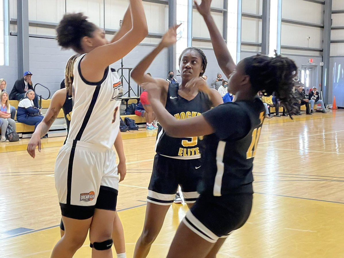 Let’s get the day started here at the <a href="/LBI_Carolina/">Coach Wright</a> LBI Opening : Carolina Shockers vs Charlotte Dream Elite 17U #PrepGirlsHoops #SwannysRoundballReview #LBIOpening