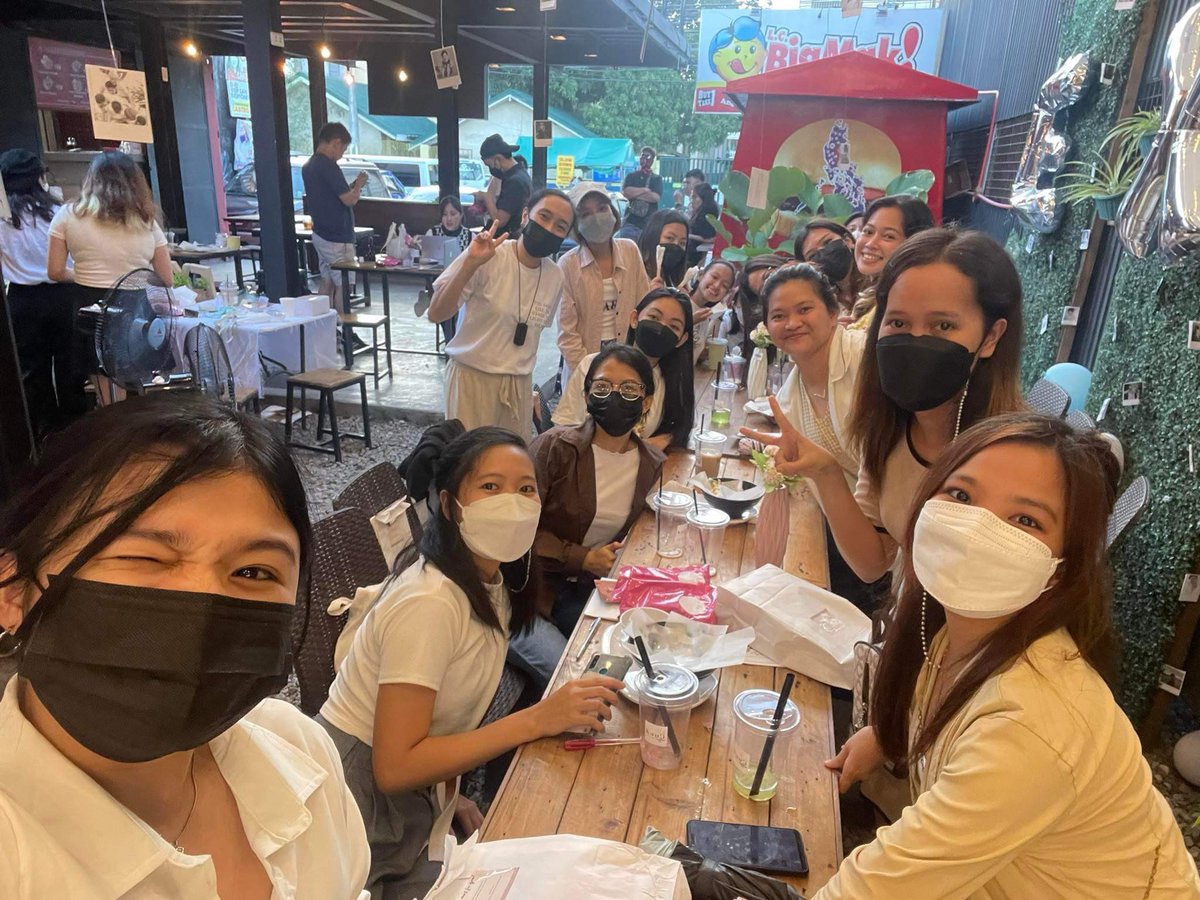 AnidoJoie's tweet photo. thanks @smilase_eventph &amp; organizers you are so welcoming &amp; pretty hehe😍 though time was too short😅 still memorable one..hope to see you all again soon!
#weareoneEXO #EXO10thannivesary https://t.co/jBA0rBhZfm