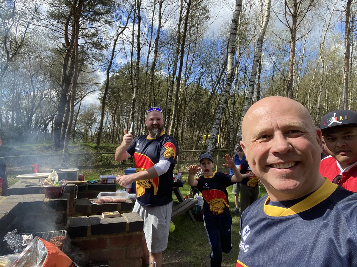 simonamatthews's tweet photo. @sjh_987 @TrojansFC1874 @TrojansFC1874 who’s having the better time ? https://t.co/CFeHd1UBq7