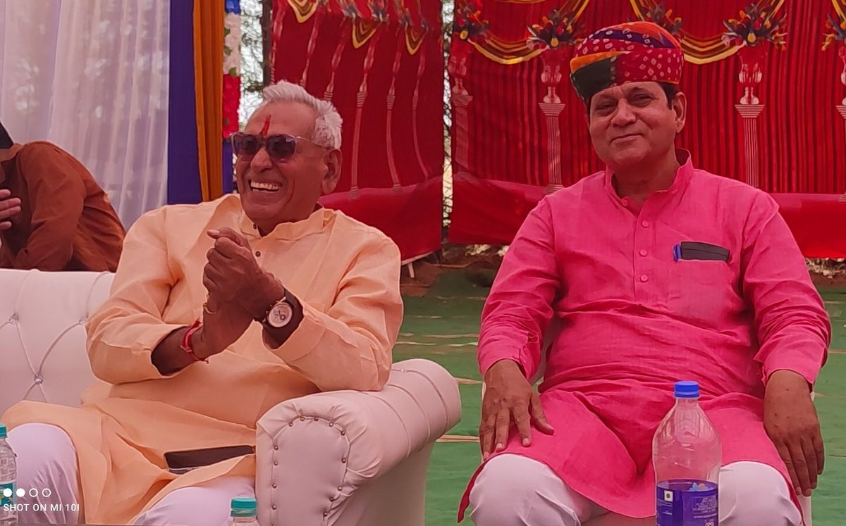 ShripalBatesar's tweet photo. #जनसेवक #जनप्रिये #किसान नेता 
#हमारे आदरणीय
श्री @crchaudharymos #CRसाब 
श्री @AjaysinghKilak जी
🌹🌹🌹🌹 https://t.co/g9onc6Kj35