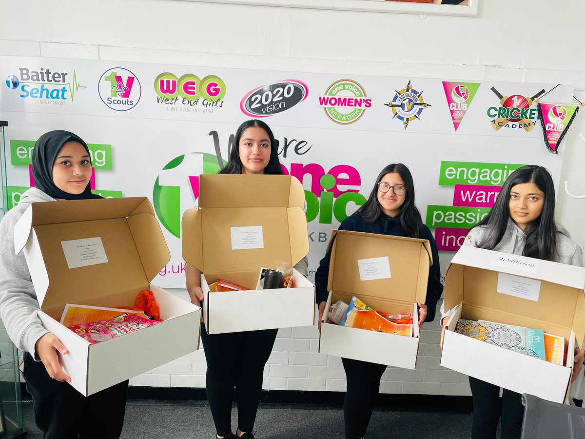 1VoiceBlackburn's tweet photo. Some of the WEGS receiving their ‘Home to Zone’ gift boxes from our partners @blackburnyz
The boxes will surely keep them occupied. https://t.co/Fznz26gYyt