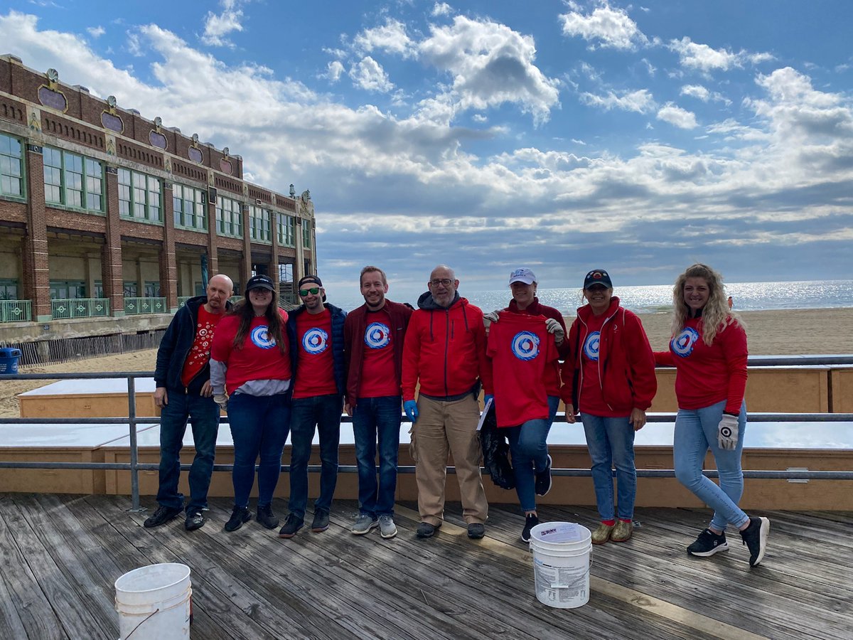 SandyTGT's tweet image. Happy to be part of one of the G495 teams cleaning the Jersey shore @LeahDevlin11 #R400community #cleanoceanaction