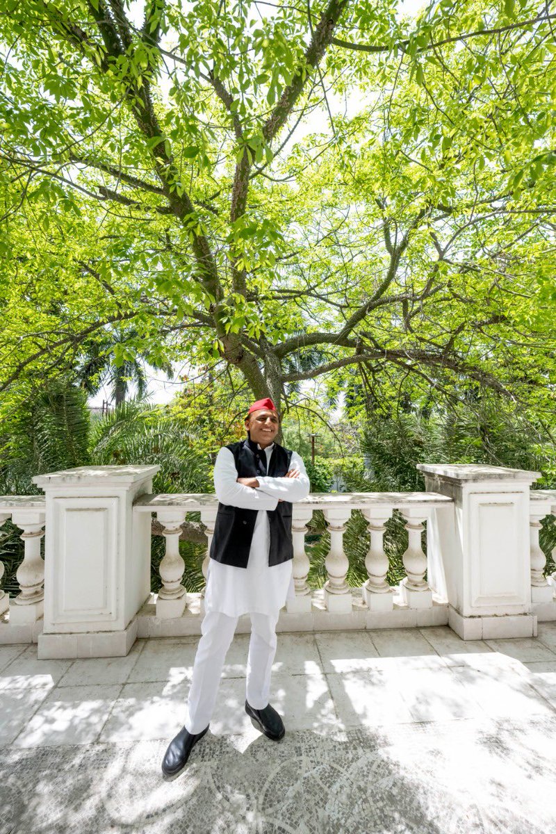 बड़ा अच्छा लगता है उसका साया
जो पेड़ कभी हमने ख़ुद था लगाया