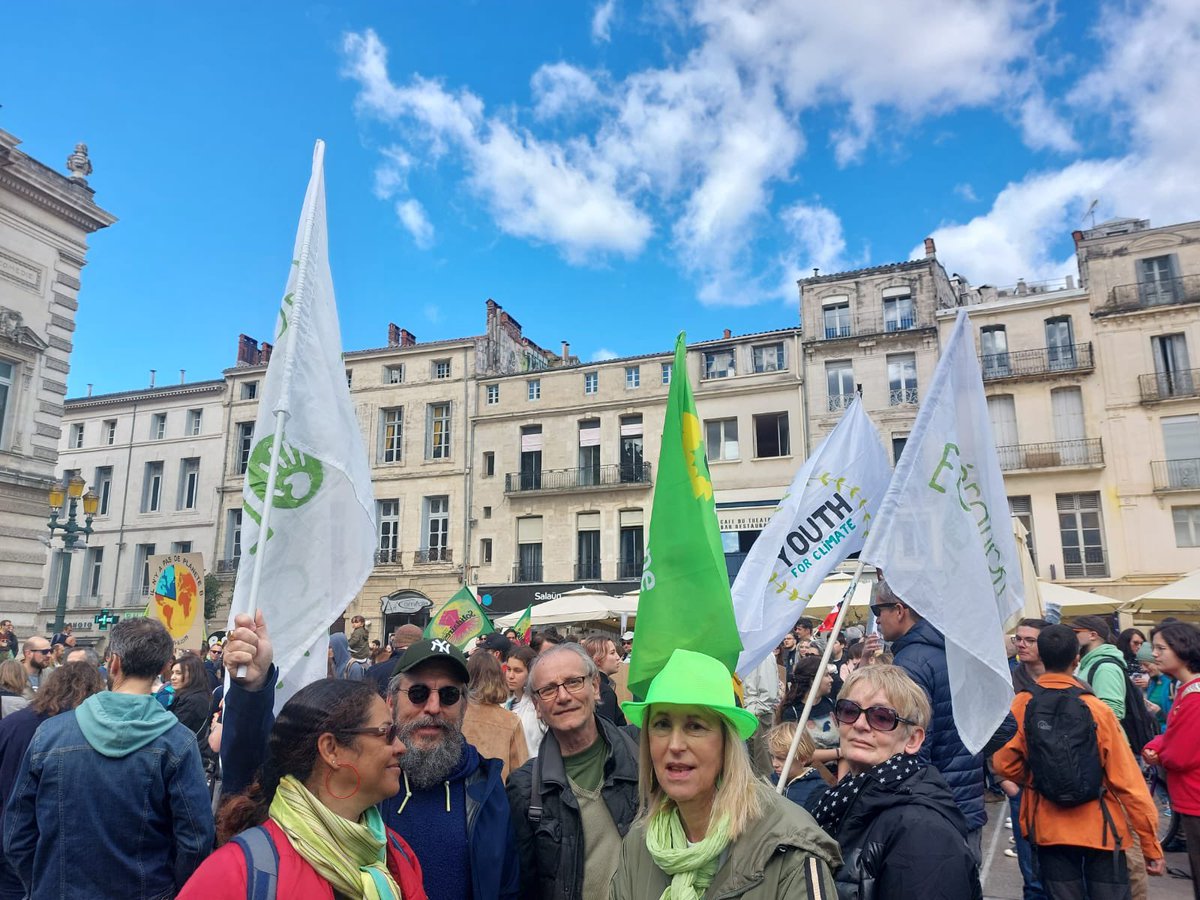 DEcofeministe's tweet photo. Belle ambiance empreinte de solidarité et de convivialité à #Montpellier pour la #MarchePourLeFutur #Giec #troisans #environnement #ecologie #generationsfutures #EnsemblepourleClimat
#Espoir 💚✊🏽💚
💚🐾🐝🌊💦🌻🌾🌴🦩🌍
@GEcologie3M @GEcologie @UEcologie https://t.co/XQL3czcqgK