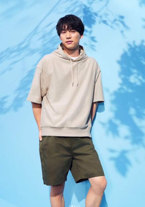 GU_SOTA0530's tweet photo. 🟩#gu_global 🟪#gu_taiwan #GUMEN
☑️スウェット顔の、新しいTシャツ👕
今シーズン大注目のトップス登場㊗️
そりゃ #GU メンズモデルが爽快蒼汰なんで黙ってても売れるワナッ😆
グリーンのスウェT着用してみんなで #福士蒼汰 になりましょうww👍
https://t.co/UuWbNl83bI
https://t.co/vN7rRRKaHU https://t.co/FF03venZA8