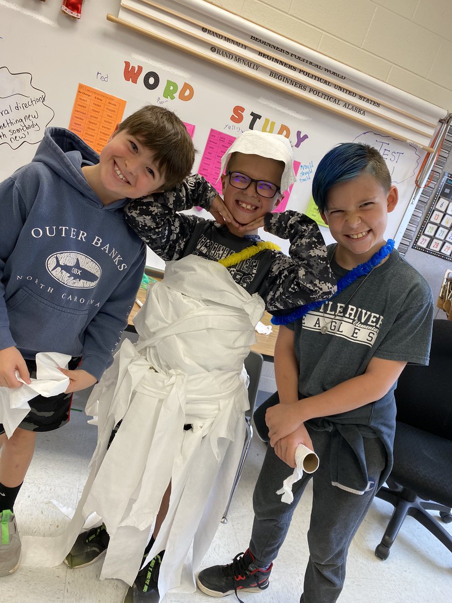 TweetinEagleLR's tweet photo. When you are getting married over Spring Break, students get involved in a wacky wedding week #3rdgradeadvice #designadress #LRElem https://t.co/5qzYRRy4Uo