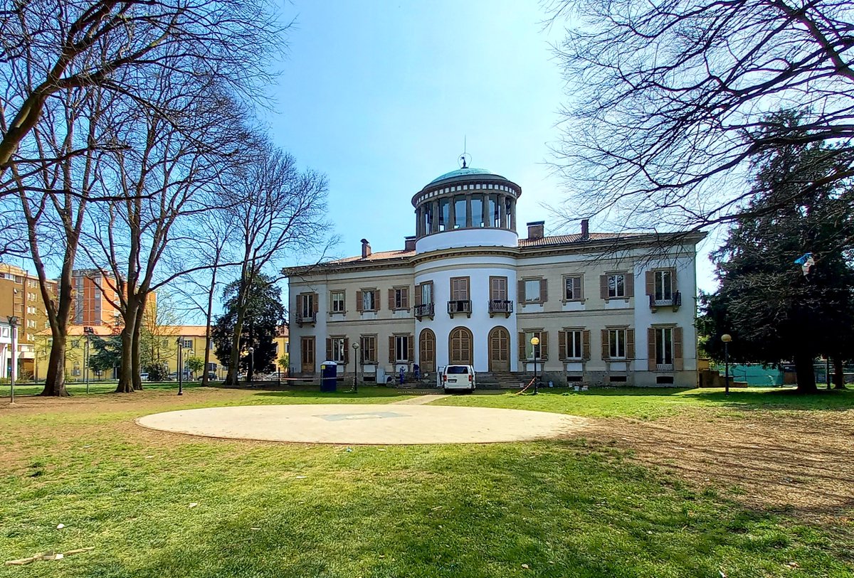 ComunediMuggio's tweet photo. Gentili cittadini, il Comune di Muggiò è lieto di comunicare che sono ufficialmente terminati i lavori di restauro conservativo del corpo ellittico e della Torretta di Villa Casati, simbolo della nostra città! Per leggere l'intera notizia: https://t.co/NO8e01ZF8Z #muggiò #opere https://t.co/hhtXb04F2d