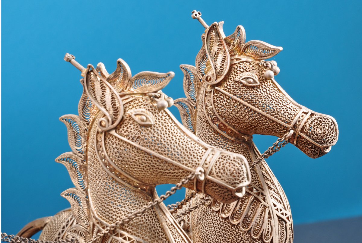 MuseoFiligrana's tweet photo. Conoscevate il "Cocchio grande da parata"?
Realizzata in India nel XIX secolo, è arrivata a Campo, per diventare una delle più strabilianti opere custodite nel nostro #museo, tanto da essere esposta alla rassegna della "settimana delle case di risparmio" nel 1973. https://t.co/ENoMqcAuHW
