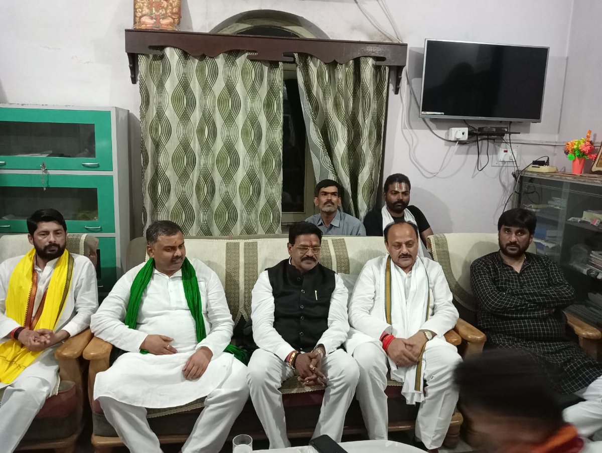 AshutoshBiharKa's tweet photo. बोचहा विधानसभा उपचुनाव में राजद प्रत्याशी श्री अमर पासवान जी को हमने अपना समर्थन दिया है। आज शाम बोचहा में प्रेस वार्ता के दौरान हमारे साथ MLC अजय सिंह जी(मुंगेर), MLC ई० सौरभ जी (बेतिया), MLC कार्तिक मास्टर जी(पटना) श्री शम्भु सिंह जी और श्री बबलू देव जी। https://t.co/zsdaB7jJeF