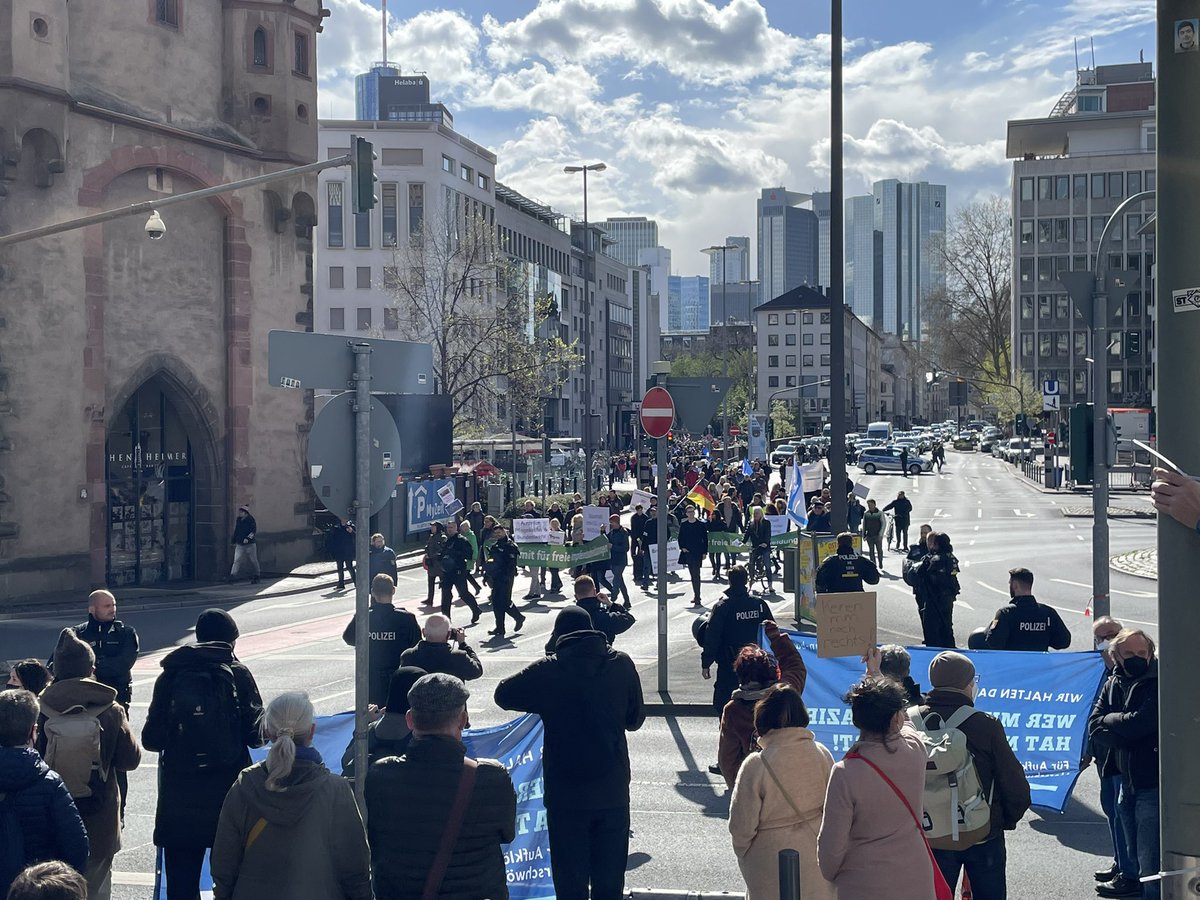 realbeck's tweet photo. Querdenkers sind nicht willkommen! #ffm0904 https://t.co/yH98enWGsU