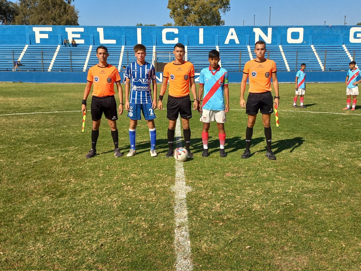 ClubGodoyCruz's tweet photo. #JuvenilesAFA ⚽
 @ClubGodoyCruz 🆚 @ArsenalOficial

👉🏻 ¡Comenzó el partido!

📍8va división 🔵⚪ 0 - 0 🔵🔴

#VamosTomba 💪🏻 https://t.co/zBuGFfhpeF